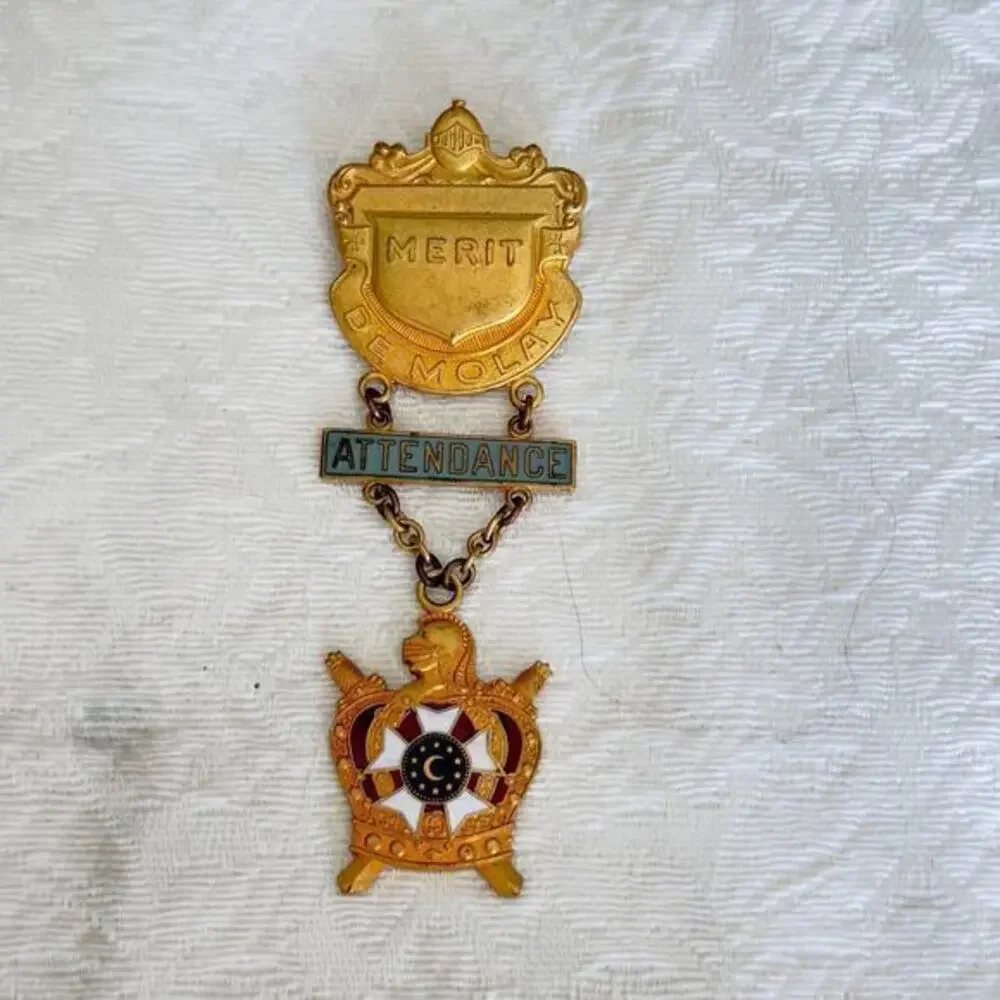 Vintage Masonic DeMolay De Molay Medal Pin Attendance Goldtone Nice Crest 1960’s